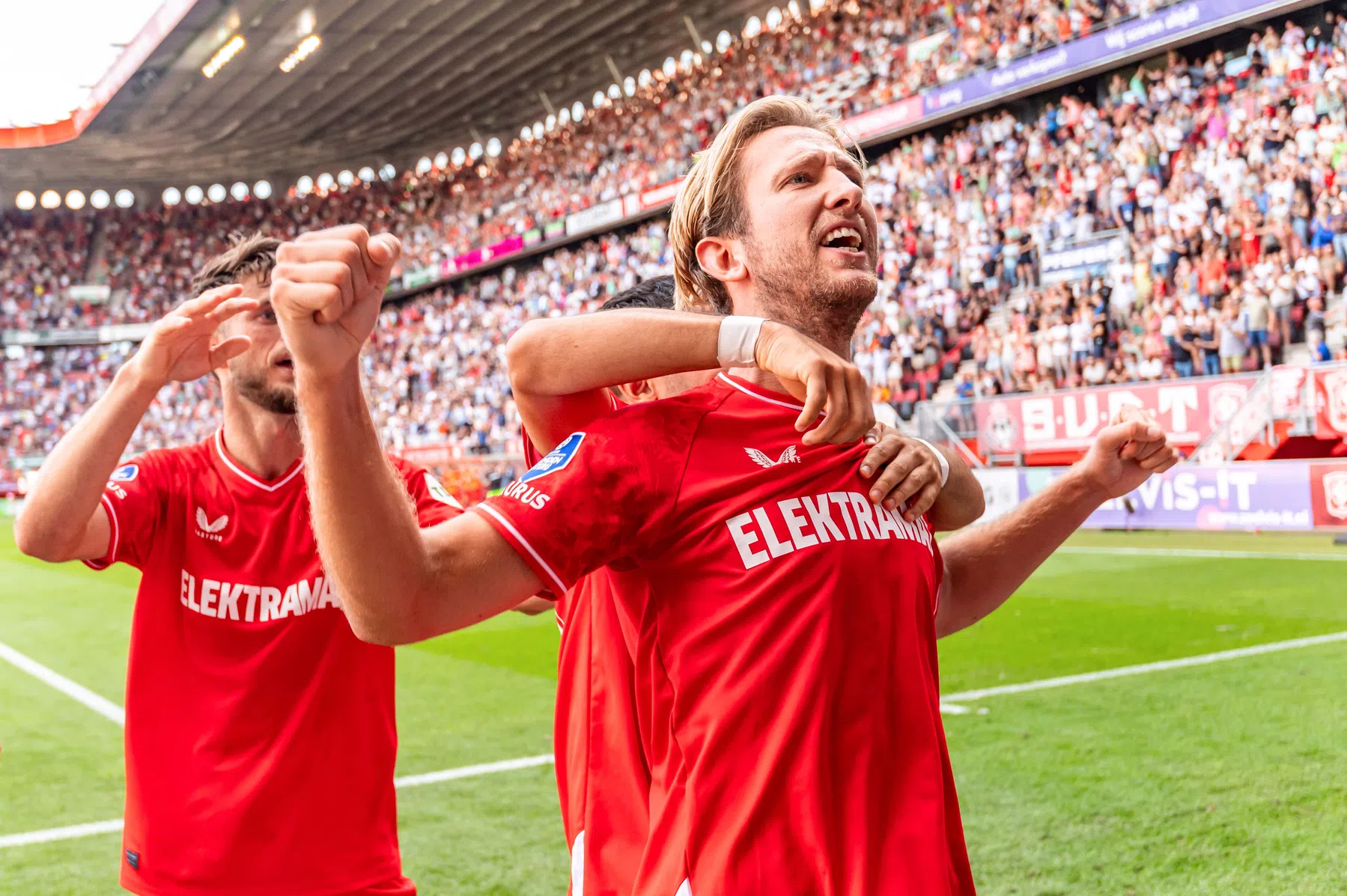 'Geluk dat ik voetballer mag zijn, maar ik ben en blijf ook mens'