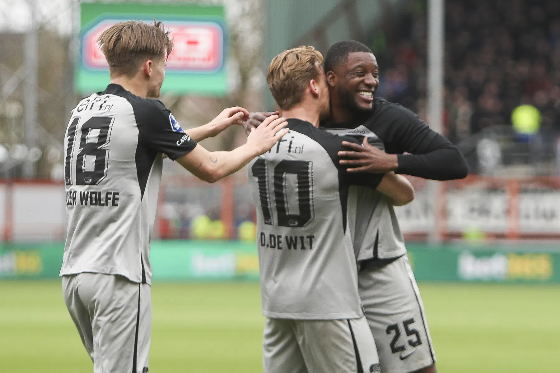 Bazoer ziet hand van Martens bij AZ: 'Geen sneer naar de vorige trainer'