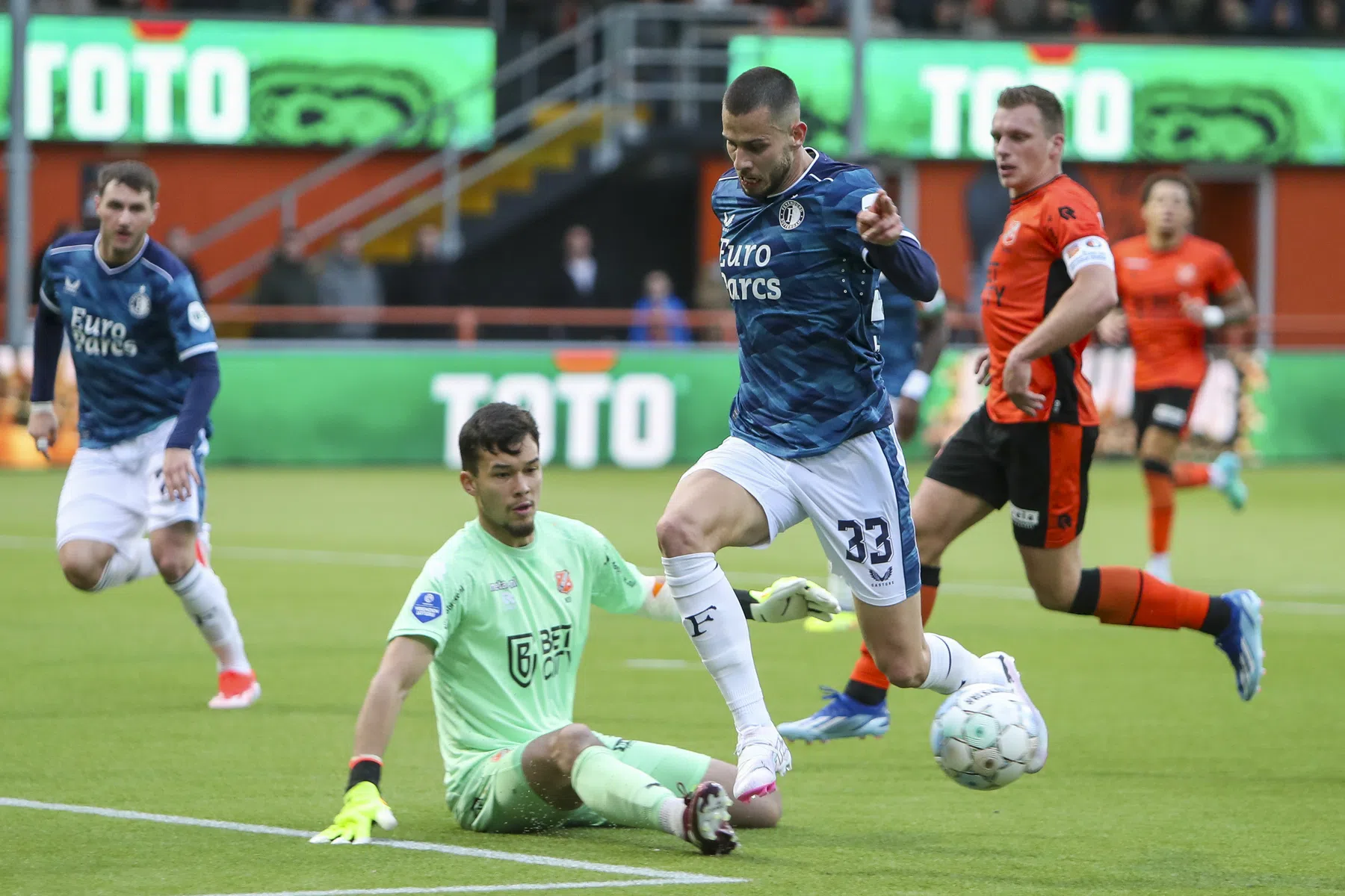 Hancko hard voor Feyenoord: 'Zo verdien je het niet om dit shirt te dragen'