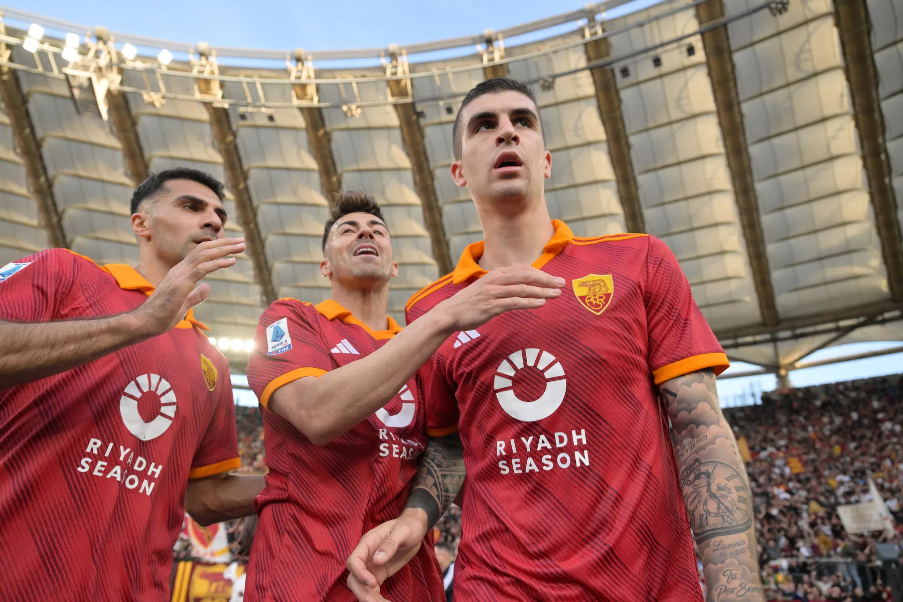 AS Roma doorbreekt negatieve derbyreeks en houdt zicht op Bologna