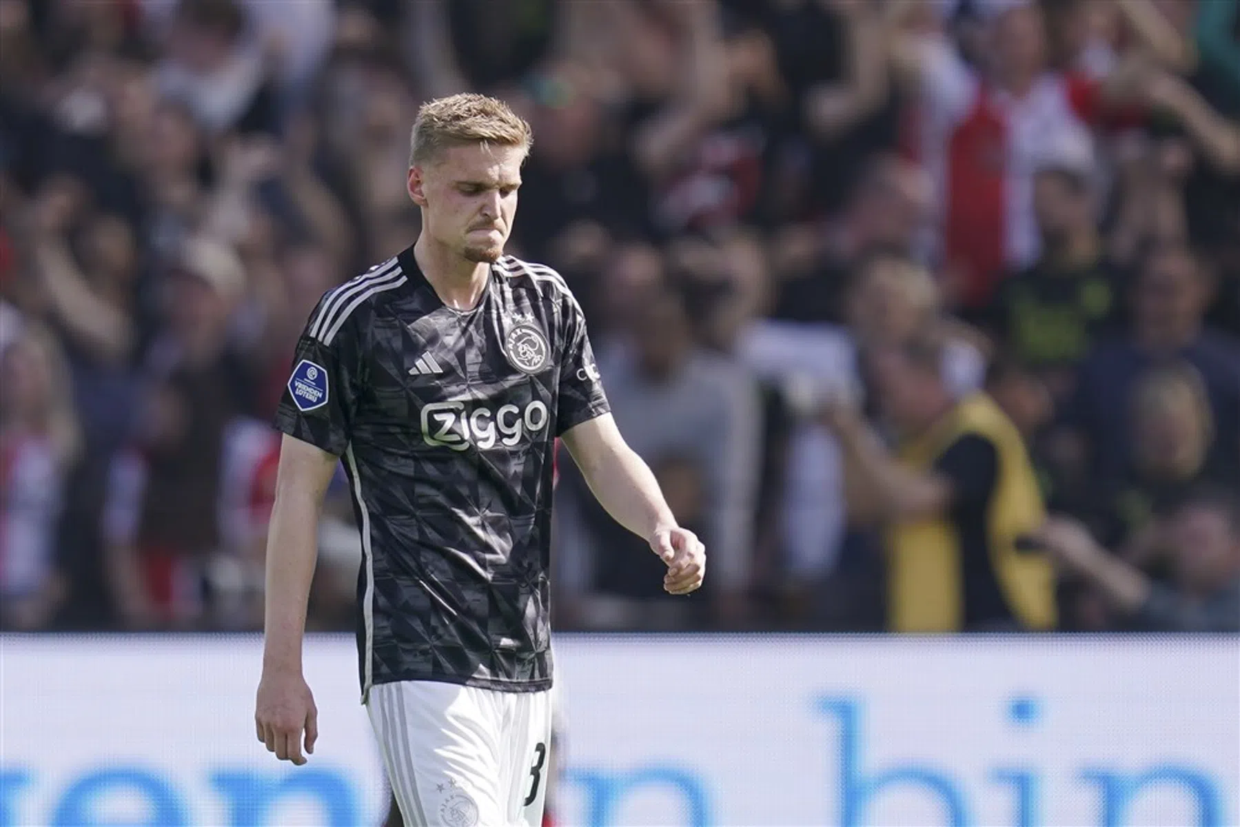 Symbolische afsluiting rampzalige week: 'Ajax staat mondiaal voor schut'