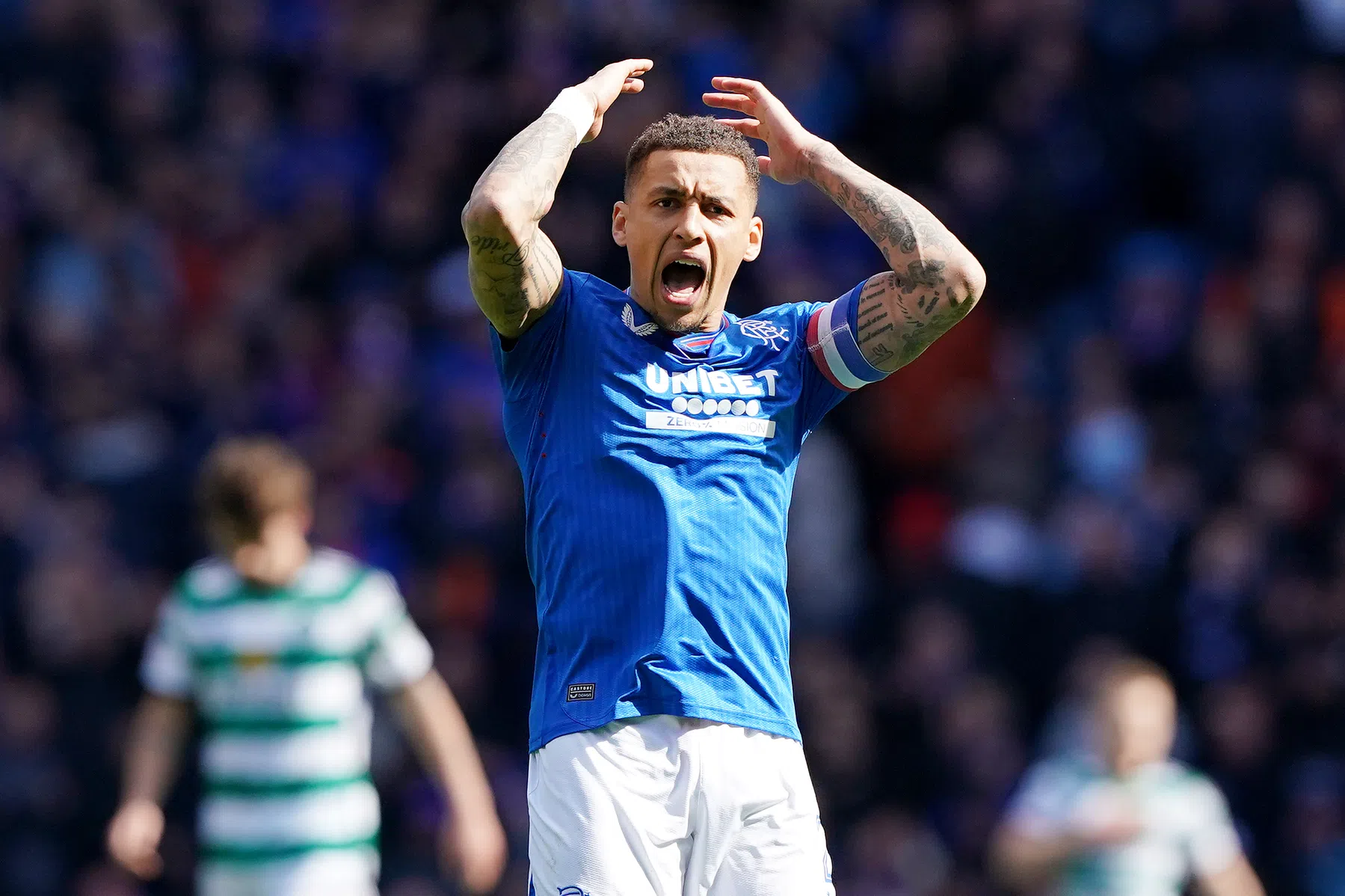 Geweldige Old Firm zorgt van begin tot eind voor vuurwerk