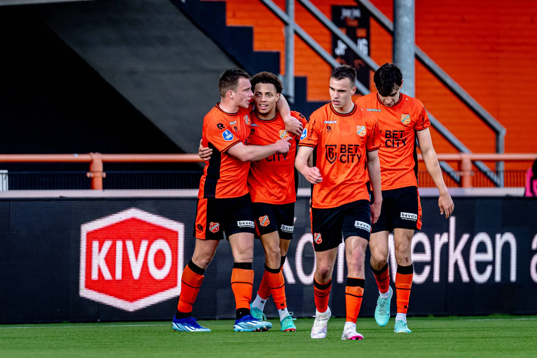 Volendam wint eindelijk weer en mag hopen op lijfsbehoud
