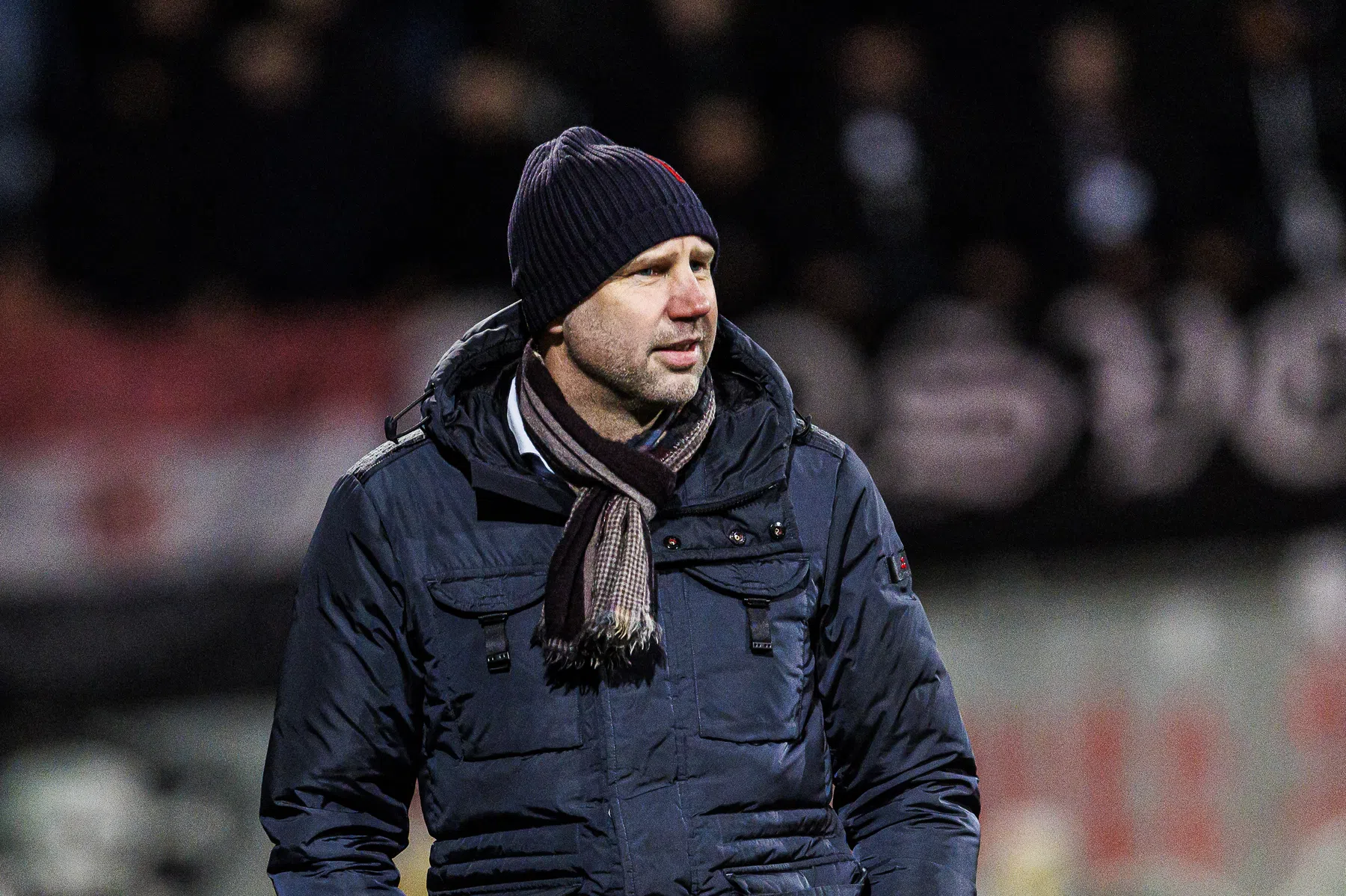 Helmond en trainer Peeters vijf duels voor het einde uit elkaar