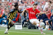Thumbnail for article: Dest krijgt advies van Bosz: 'Als hij weggaat, is hij knettergek'