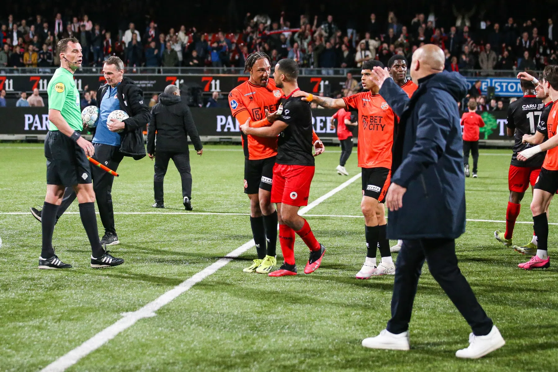 Simons veroordeelt opstootje bij Excelsior - Volendam: 'Dit kan niet' 