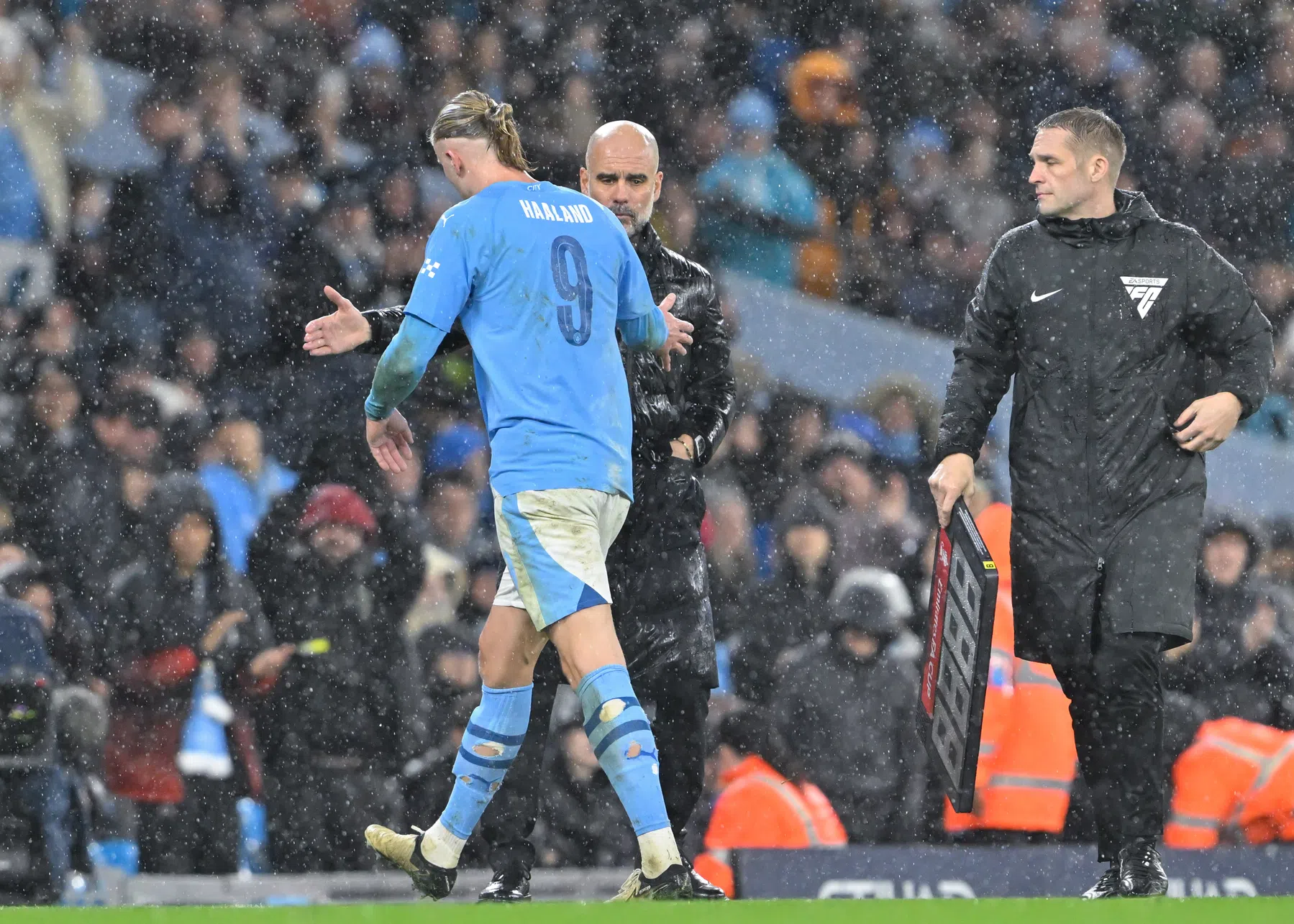 Guardiola verdedigt Haaland na kritiek Carragher: 'Gouden Bal is niet zijn doel'