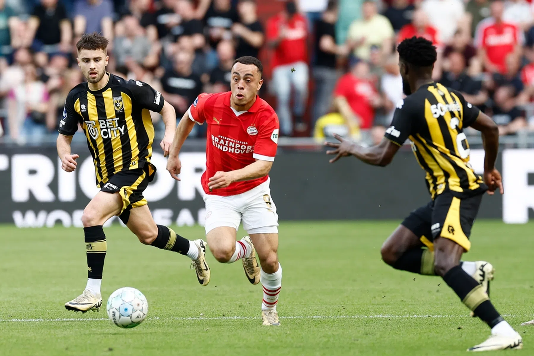 De Eredivisie is een speeltuin voor Sergiño Dest