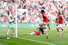 Thumbnail for article: PSV walst over hekkensluiter Vitesse heen en vervolgt recordjacht