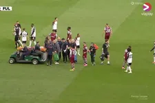 Thumbnail for article: Schrik bij West Ham: debutant naar de grond na botsing met Álvarez