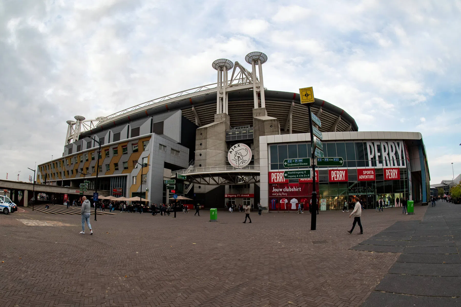 Nieuw hoofdstuk in Ajax-crisis: drie rvc-leden stappen op