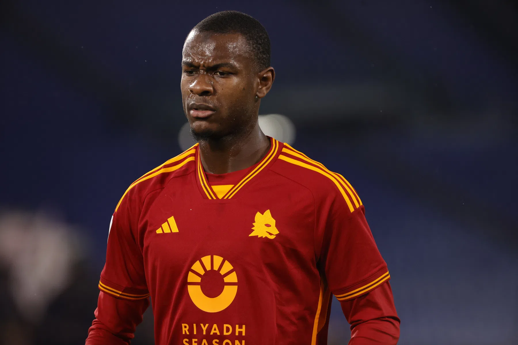 Wedstrijd van AS Roma stilgelegd na neergaan van Ndicka