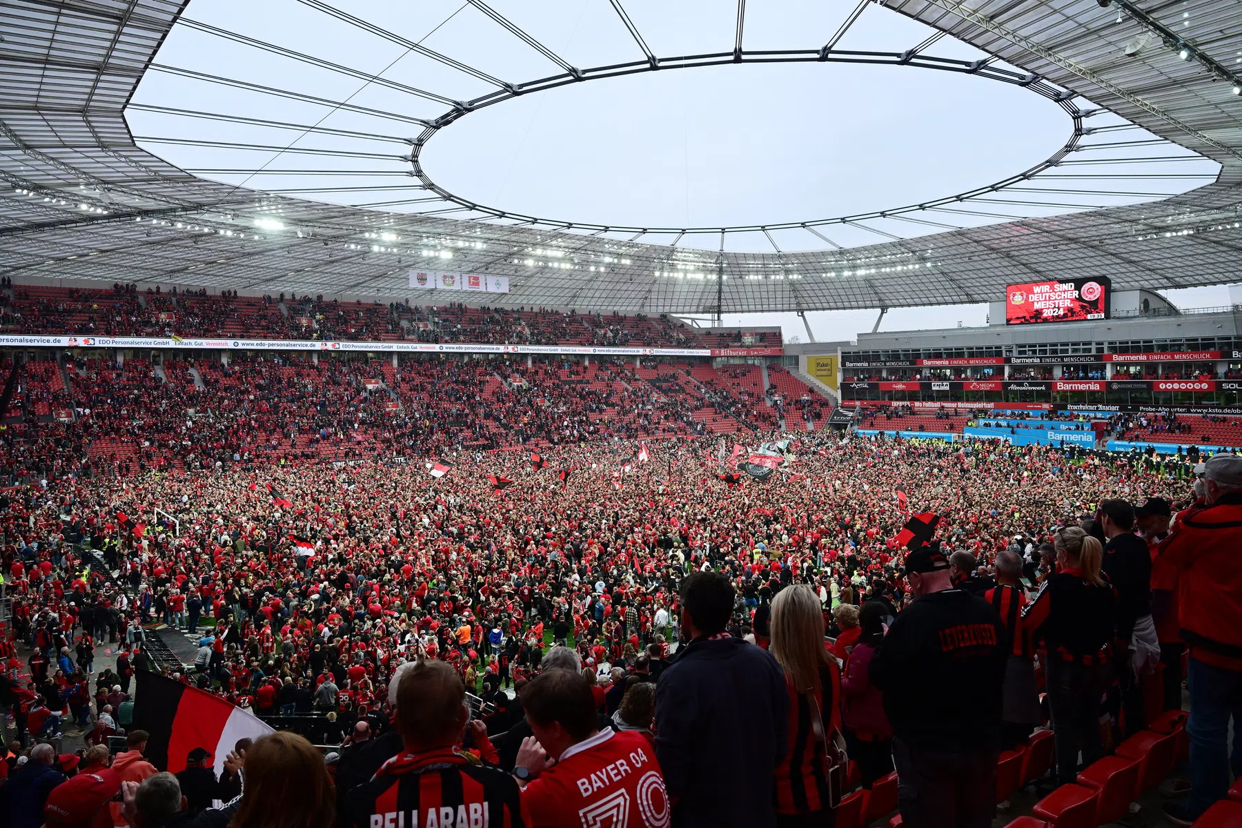 Ongenaakbaar Bayer Leverkusen pakt historische titel en onttroont Bayern
