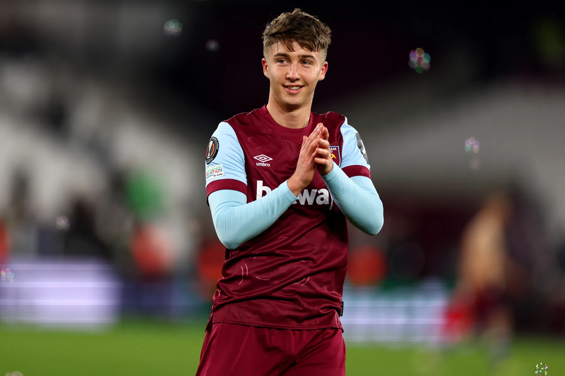 West Ham-talent weer thuis na harde botsing met ex-Ajacied Álvarez