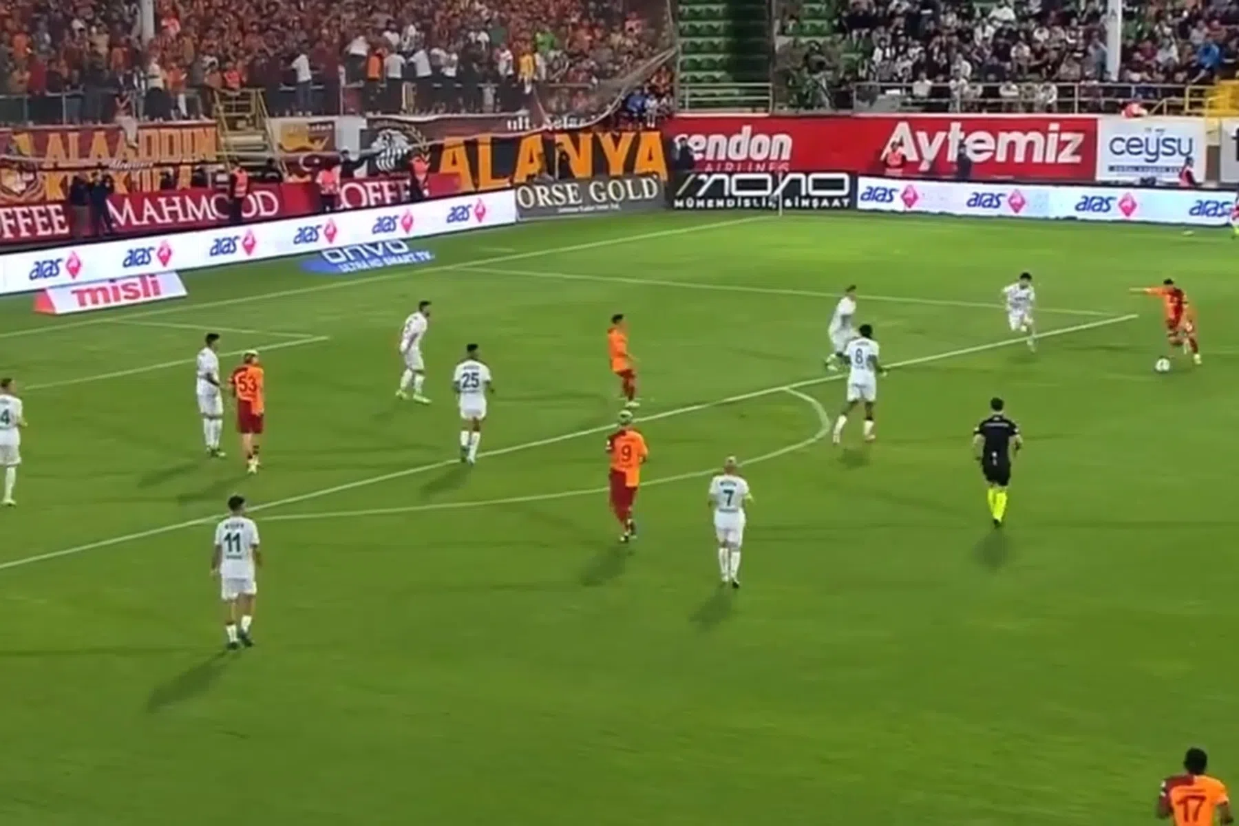 Ziyech maakt op fraaie wijze eerste goal voor Galatasaray sinds december