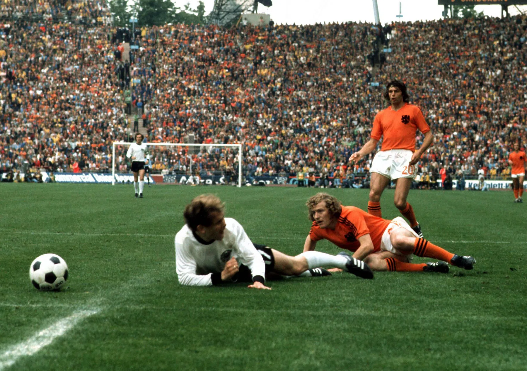 Zijn Bernd Hölzenbein en co wel de uitvinders van de schwalbe?