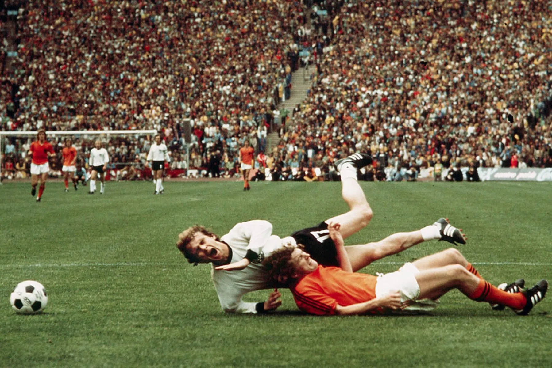 Duitse voetbalwereld rouwt om overlijden WK-finalist Hölzenbein (78)