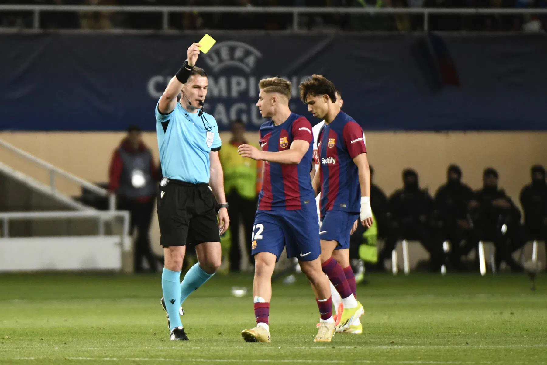 Spaanse media spreken schande van arbitrage: 'PSG favoriet team van de UEFA'