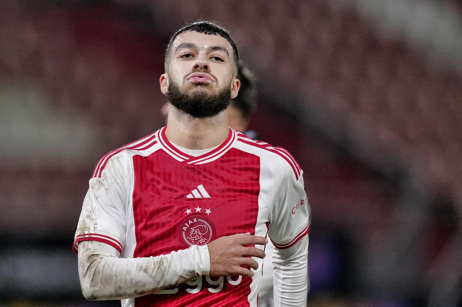 Mikautadze verpieterde bij Ajax in hotelkamer: 'Ik werd gek'
