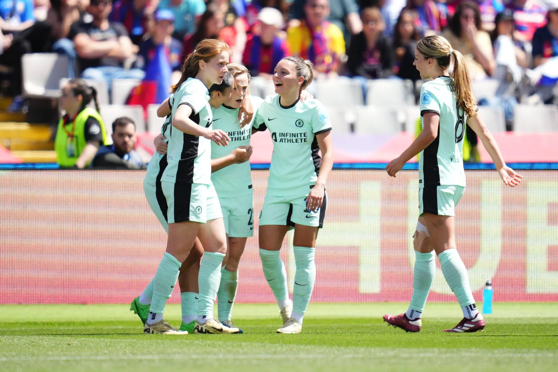 Chelsea Vrouwen maakt na vijf jaar einde aan ongeslagen thuisreeks Barça