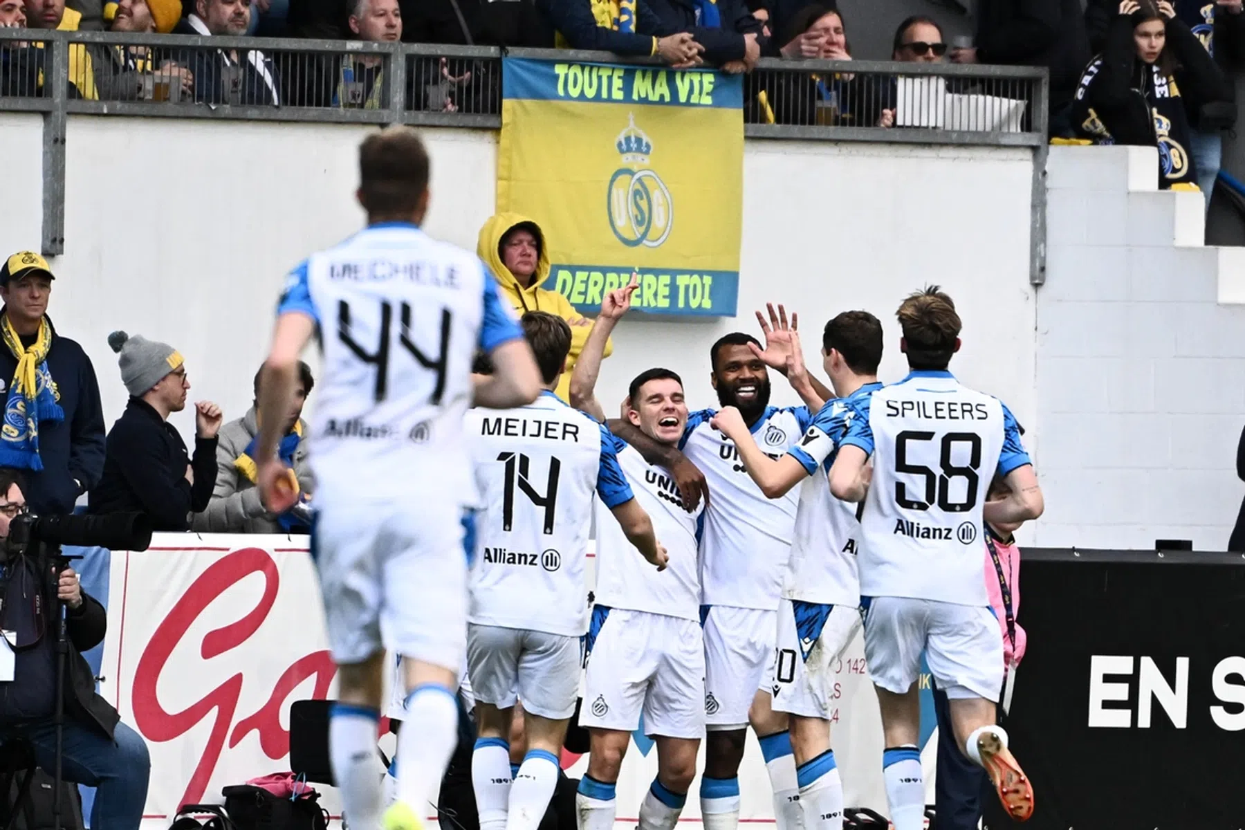 Keepersblunder en goal Meijer: Club Brugge doet uitstekende zaken