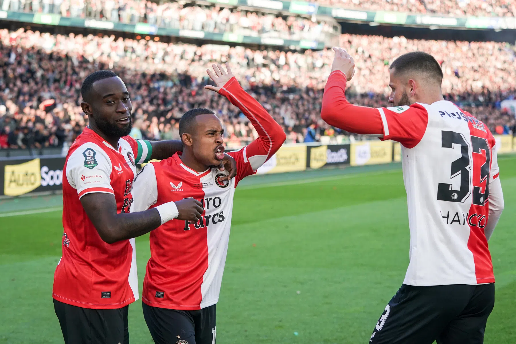 Feyenoord trekt bekerwinst over de streep in tumultueuze finale tegen NEC