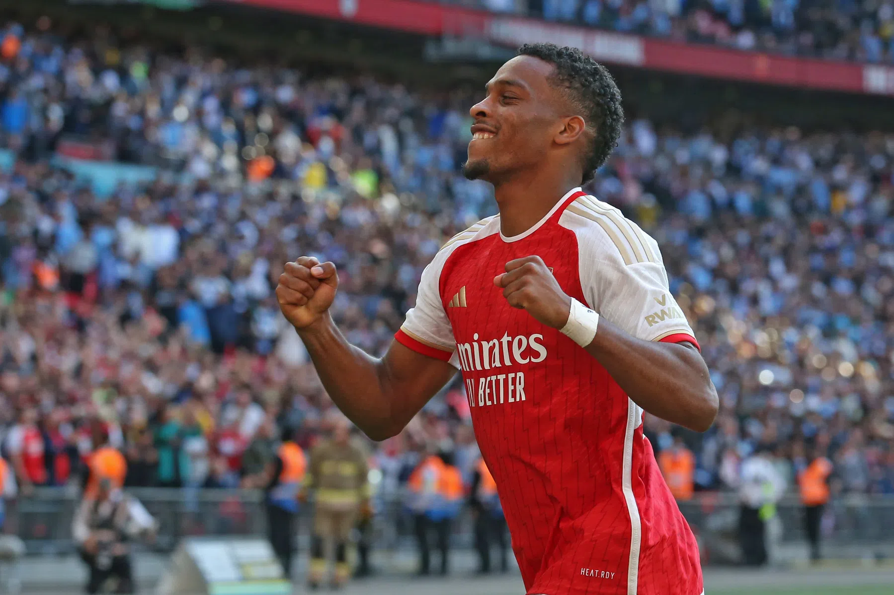 Timber luistert rentree bij Arsenal op met prachtige goal