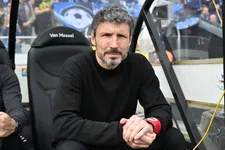 Thumbnail for article: Jarige Van Bommel leeft op: 'Voetbal niet zo slecht als wat de stand zegt'