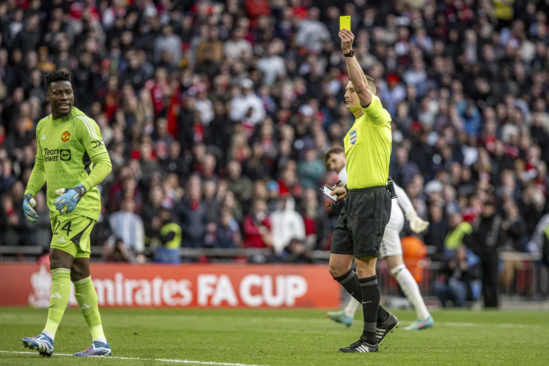 Waarom Onana niet en Martínez wel geschorst is na geel in penaltyserie