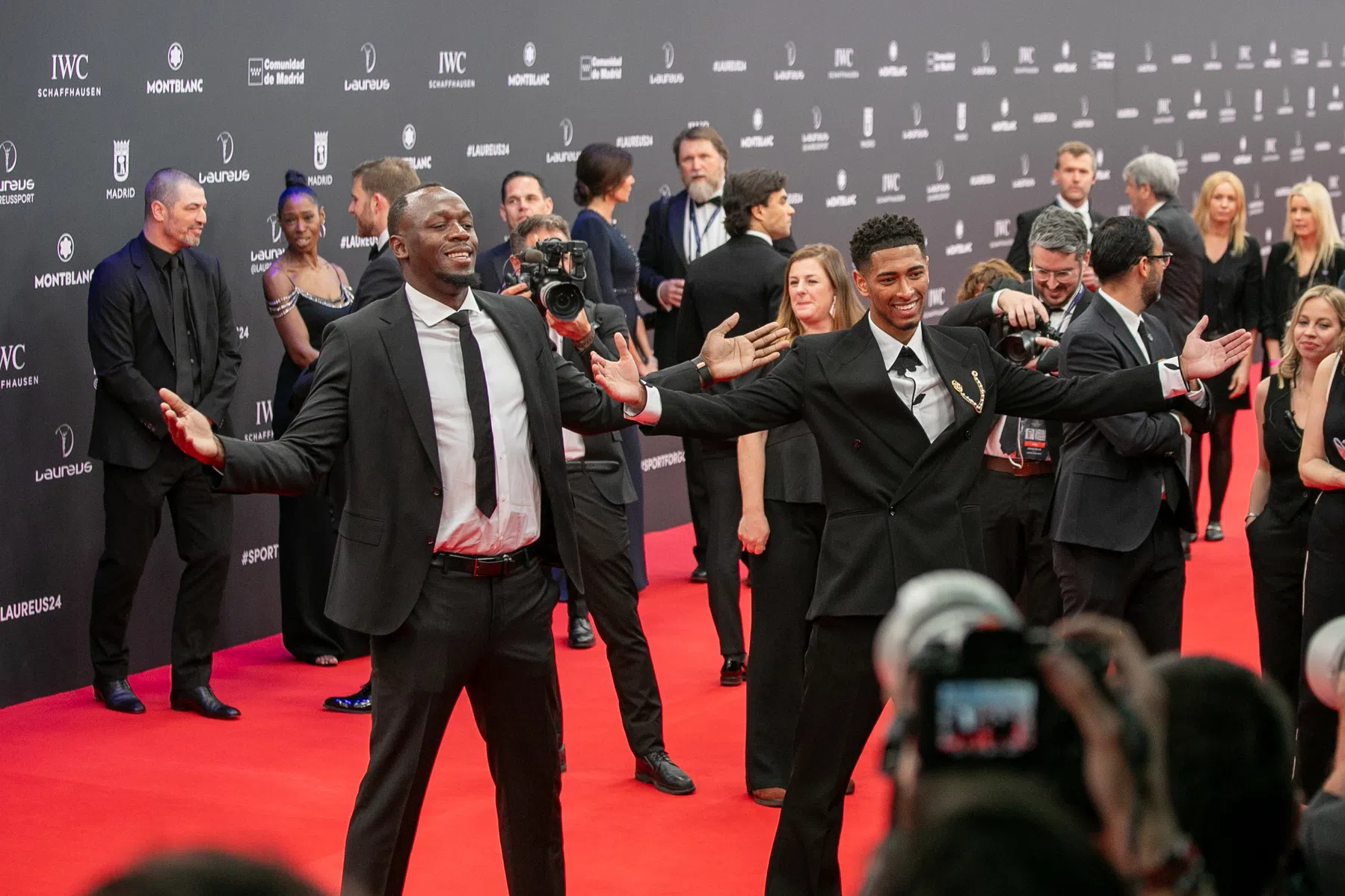 Bellingham heeft beroemde bewonderaar: Bolt imiteert Real-ster op rode loper