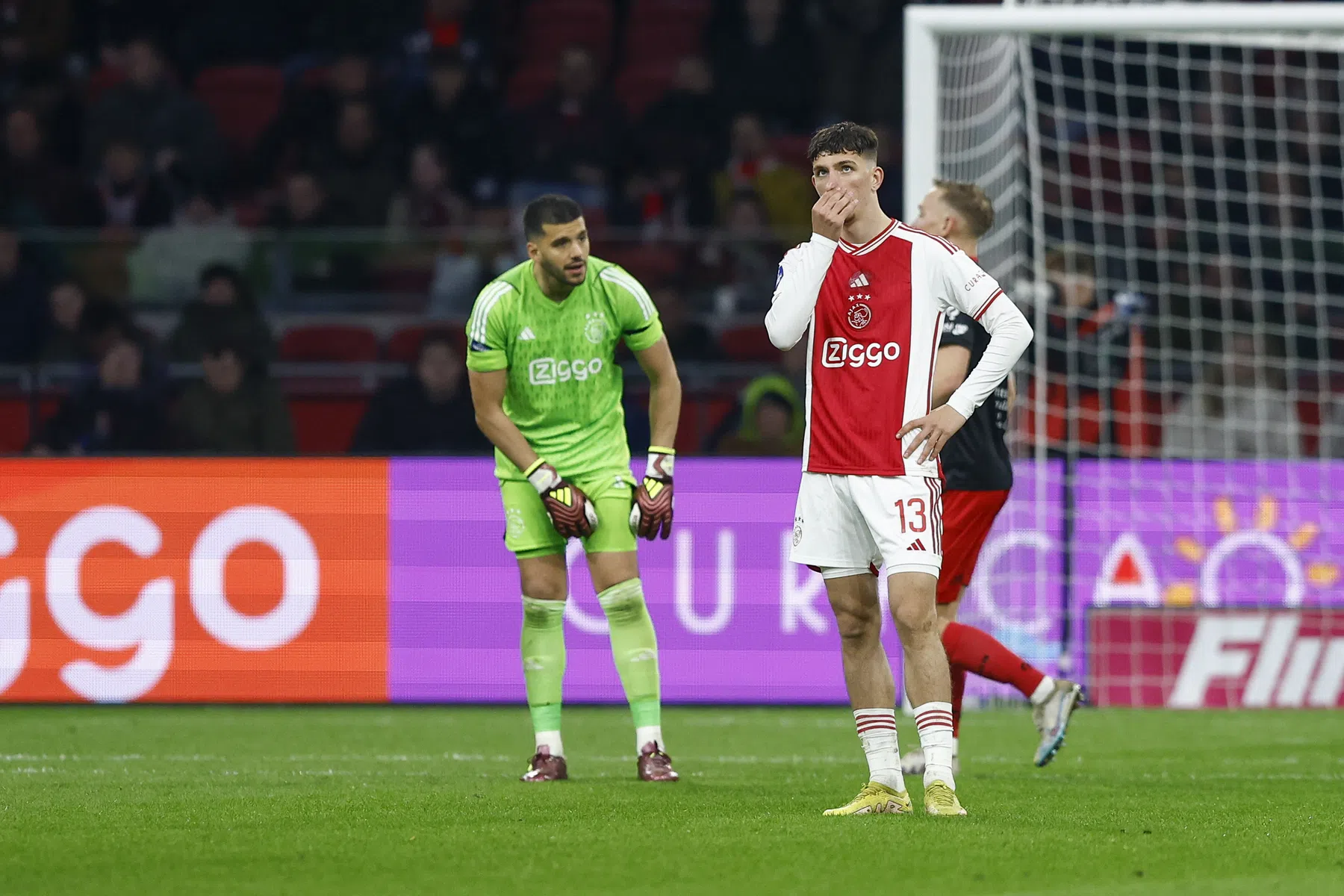 Dolend Ajax zet met late goal streep door historische avond Excelsior