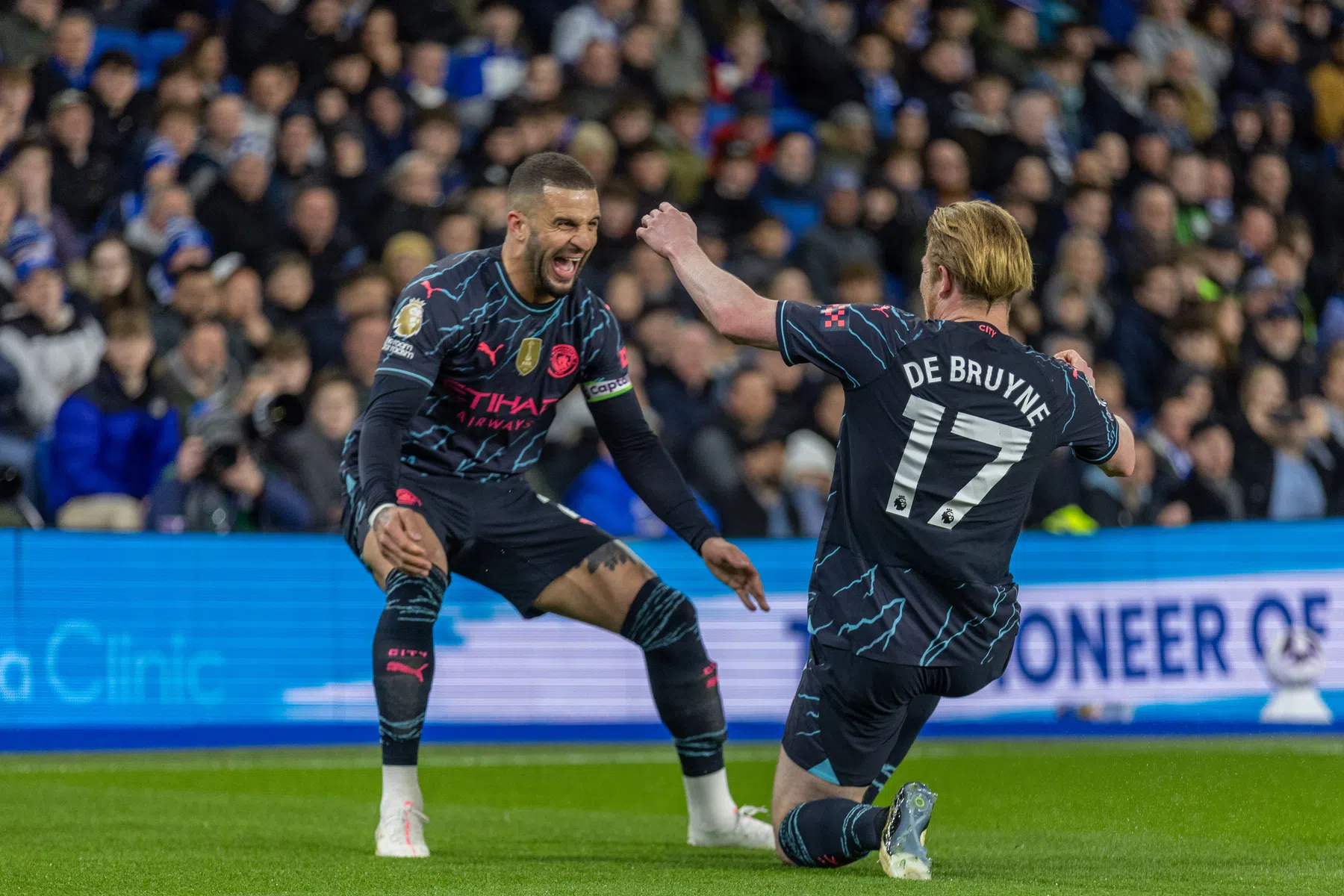 Arsenal voelt hete adem City weer in de nek na show De Bruyne en Foden