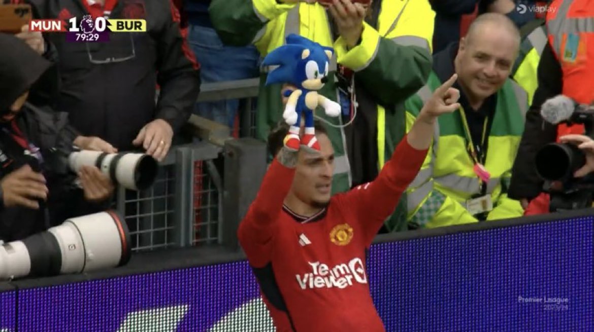 Antony viert eerste Premier League-goal van seizoen op bijzondere wijze