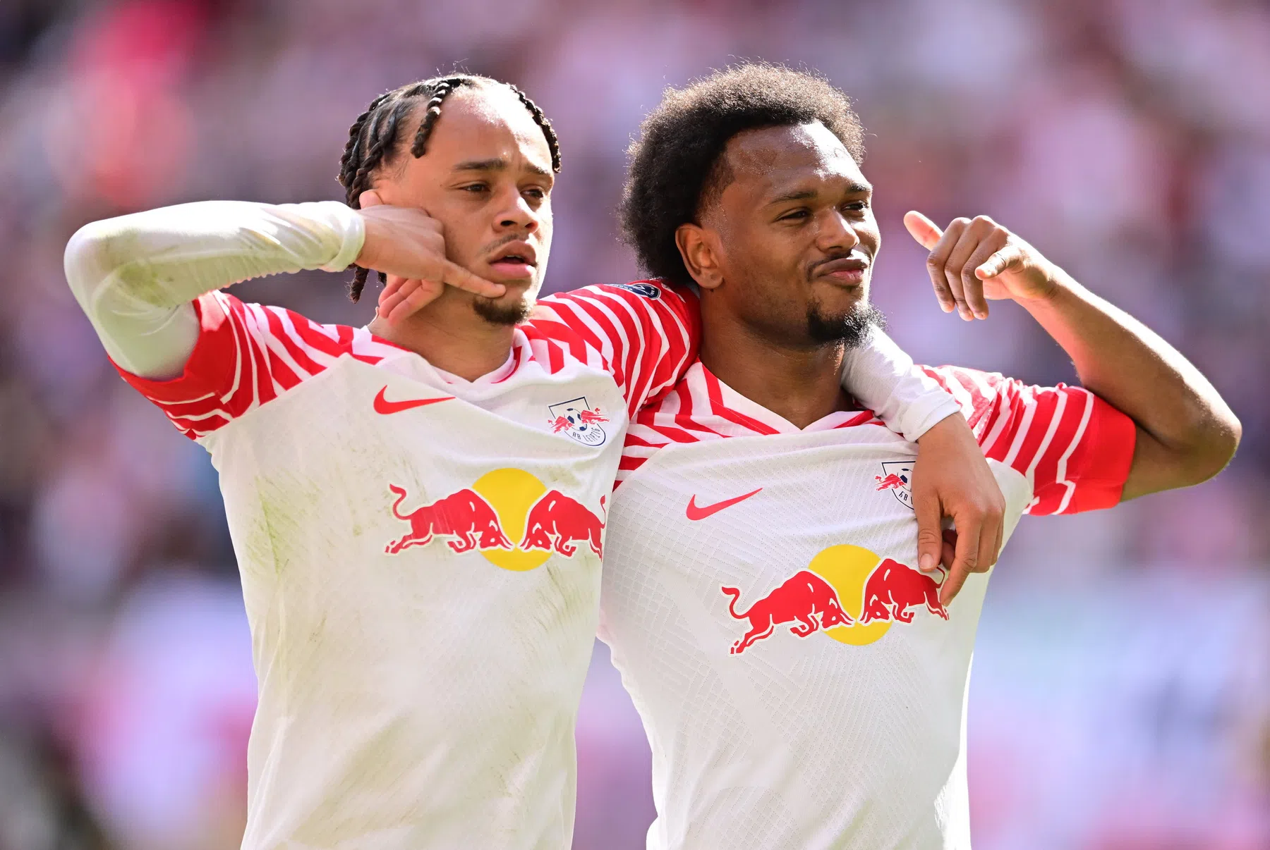 Leipzig slaat aanval Dortmund overtuigend af na fraaie assist Simons