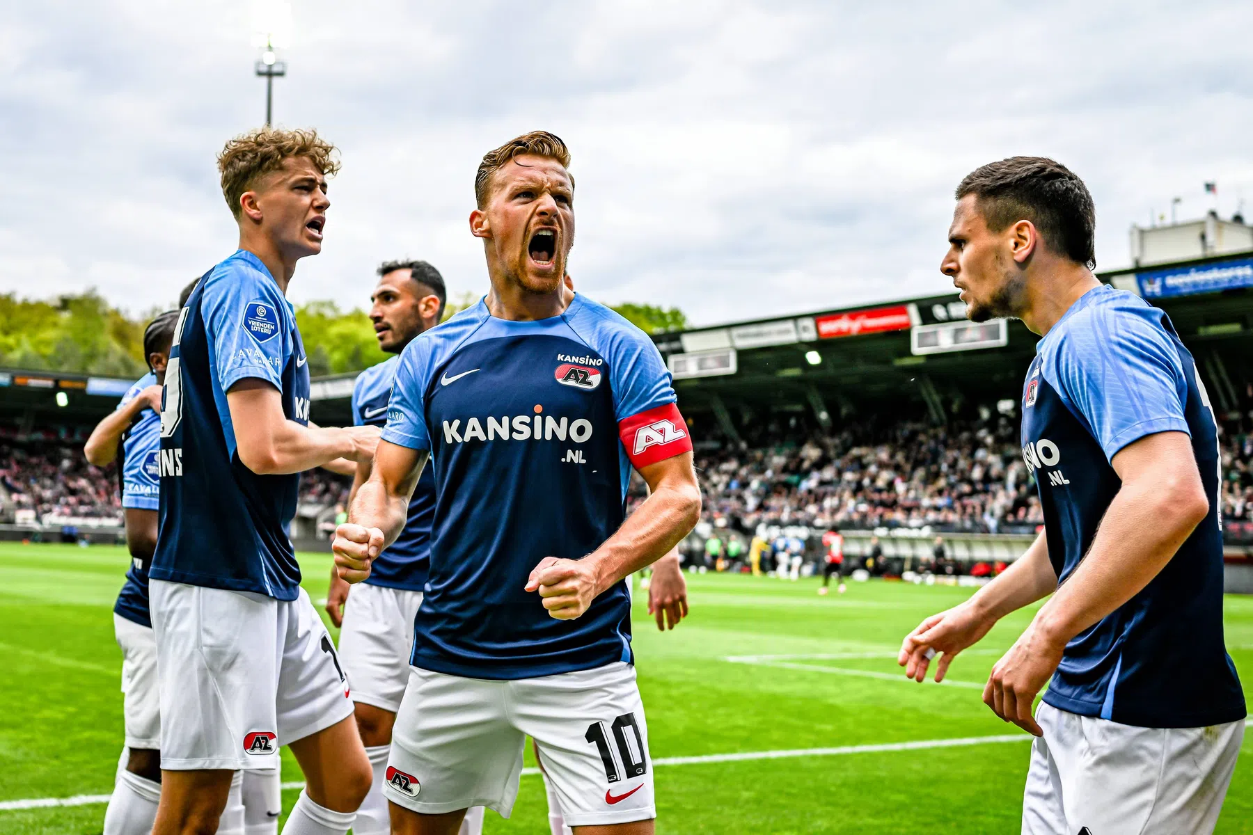 AZ mag nog dromen van CL, NEC profiteert niet van misstap Ajax