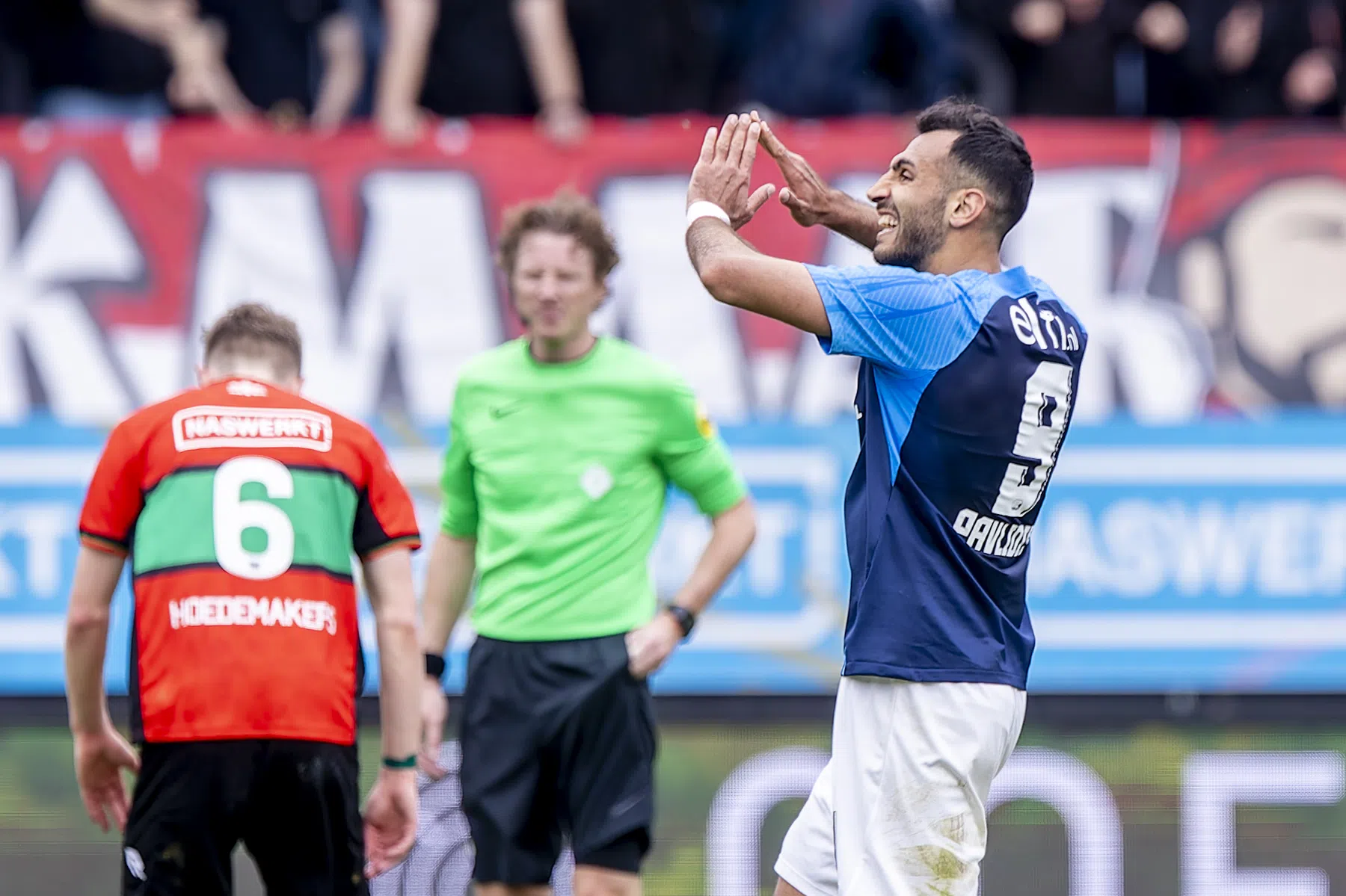 Pavlidis lacht als boer met kiespijn na opmerkelijk moment