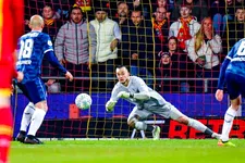 Thumbnail for article: 'Ik zou het contract van Wellenreuther verlengen en Bijlow verkopen'