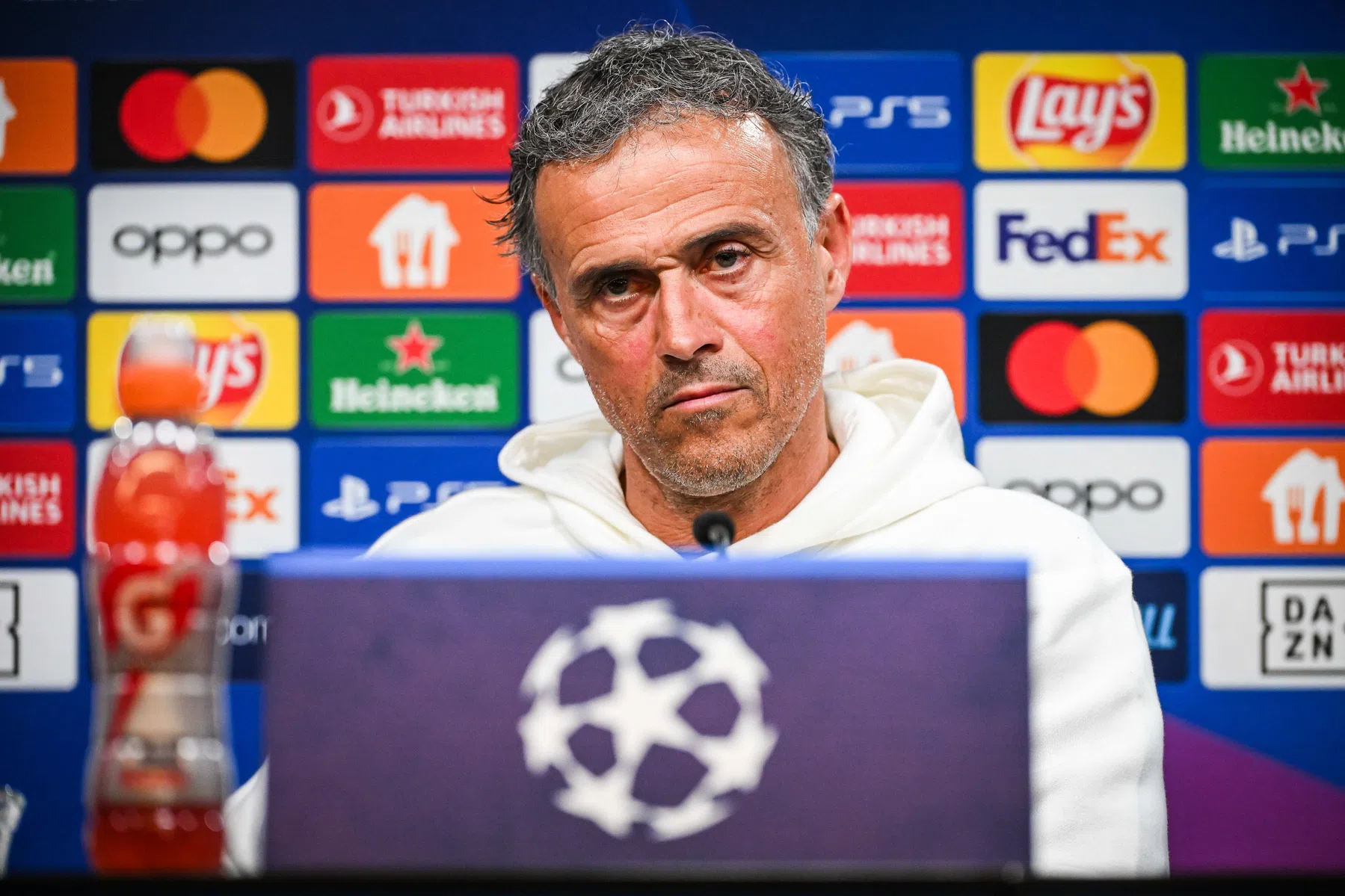 Luis Enrique hard aangepakt tijdens persco: 'Dat snapt vast alleen een genie...'