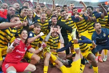 Thumbnail for article: Buffon viert mee met promotiefeest Parma: 'Eindelijk Serie A'