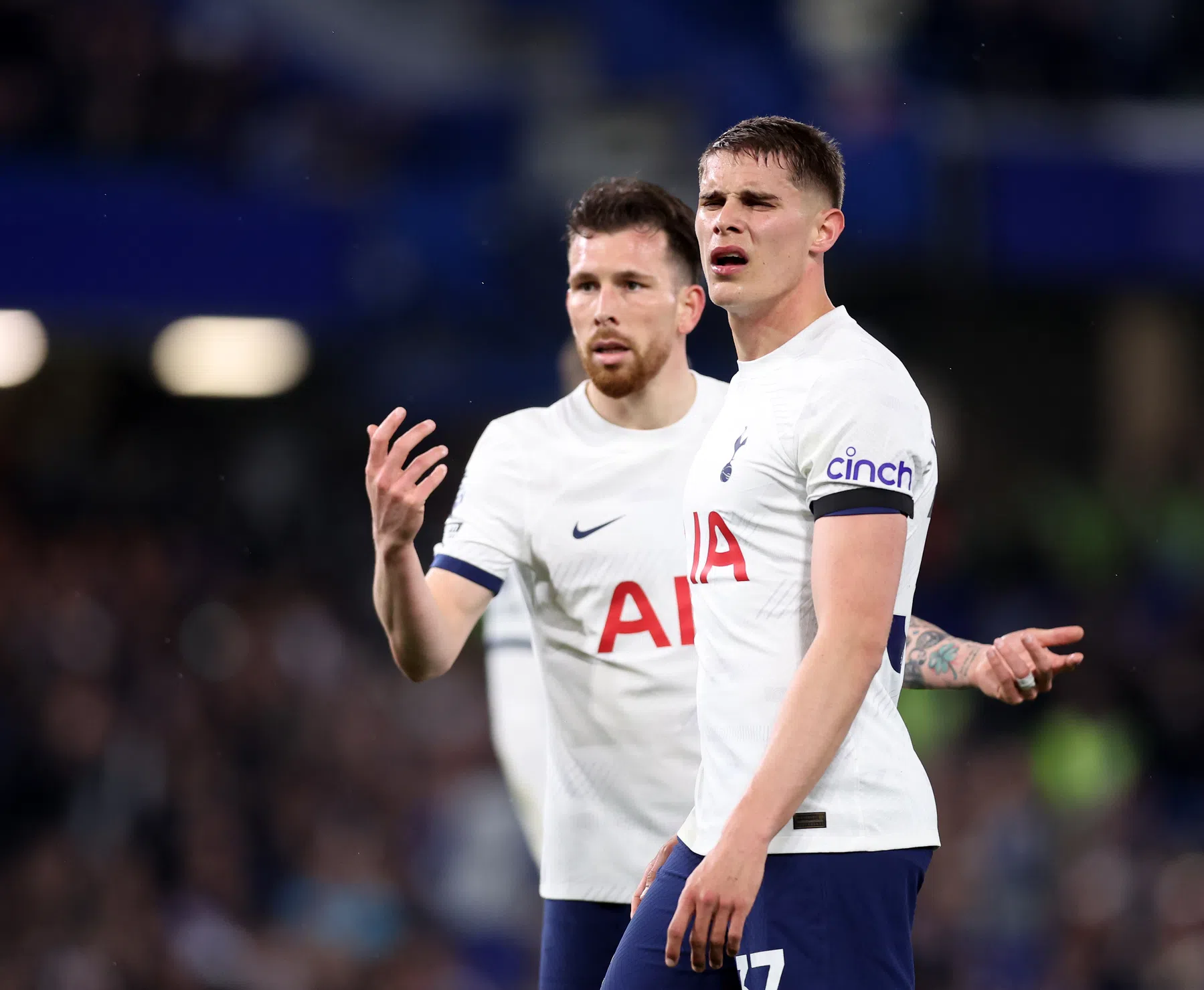 Van de Ven ziet bekend recept bij Spurs: 'Niet aan de Champions League denken'