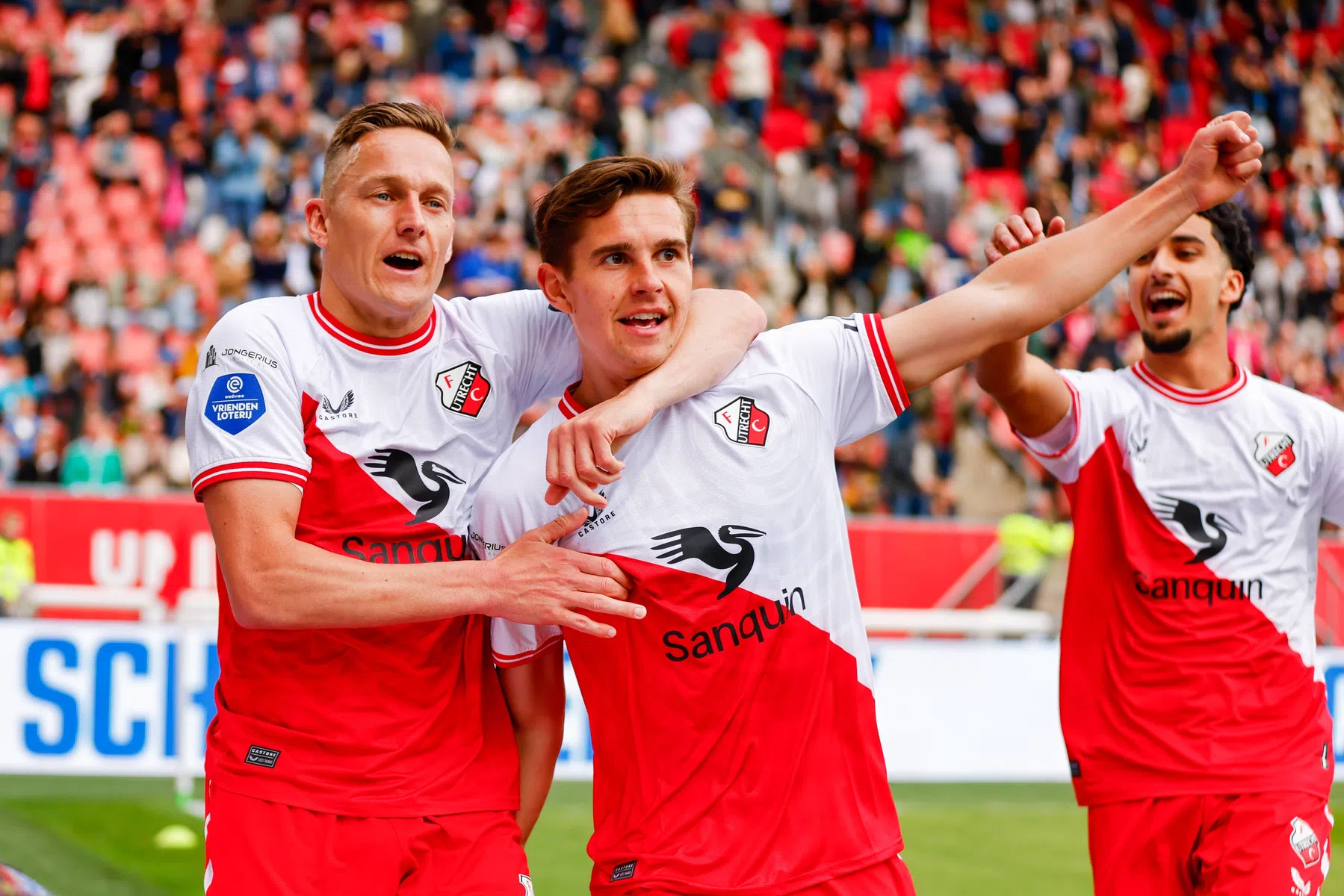 FC Utrecht houdt strijd om plek vijf spannend met zege op Vitesse