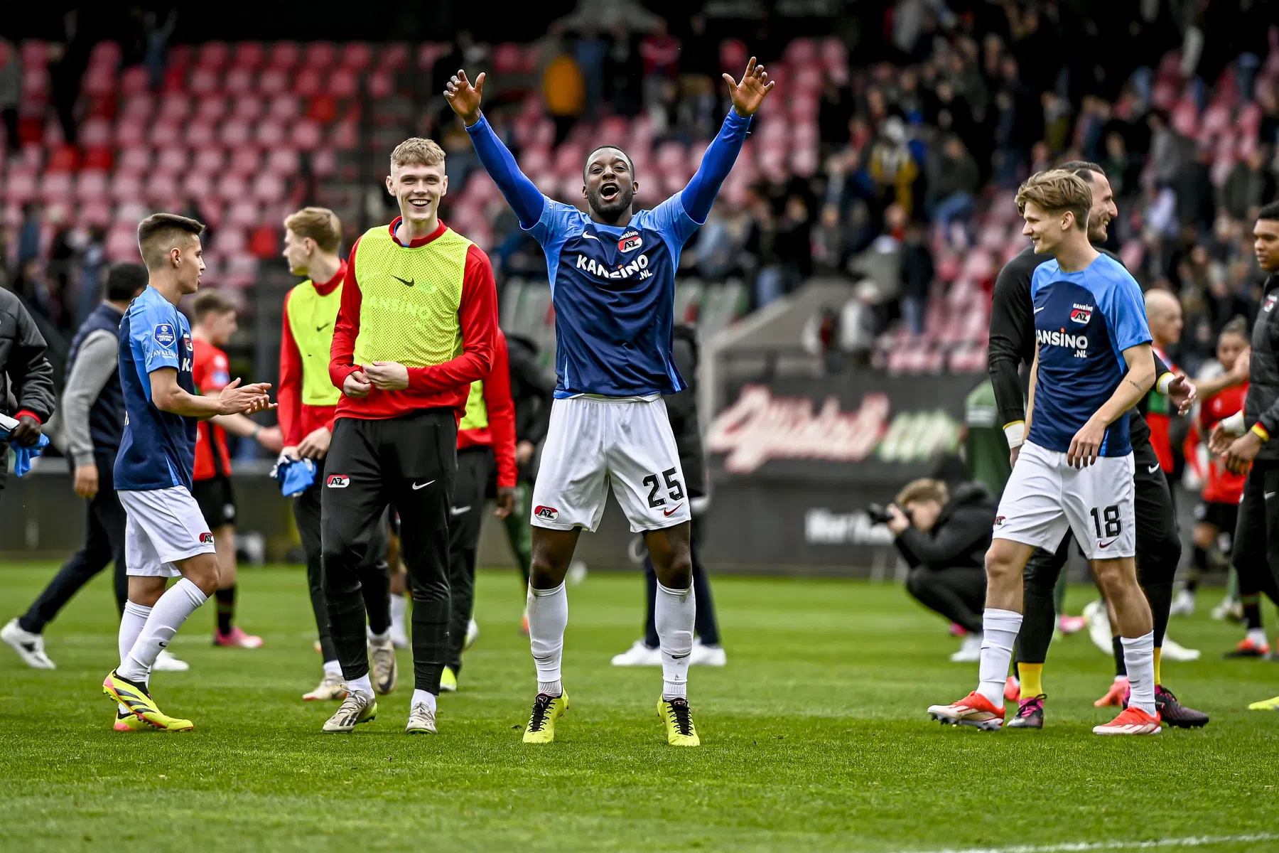 Bazoer is ploeggenoot dankbaar na cruciale zege AZ