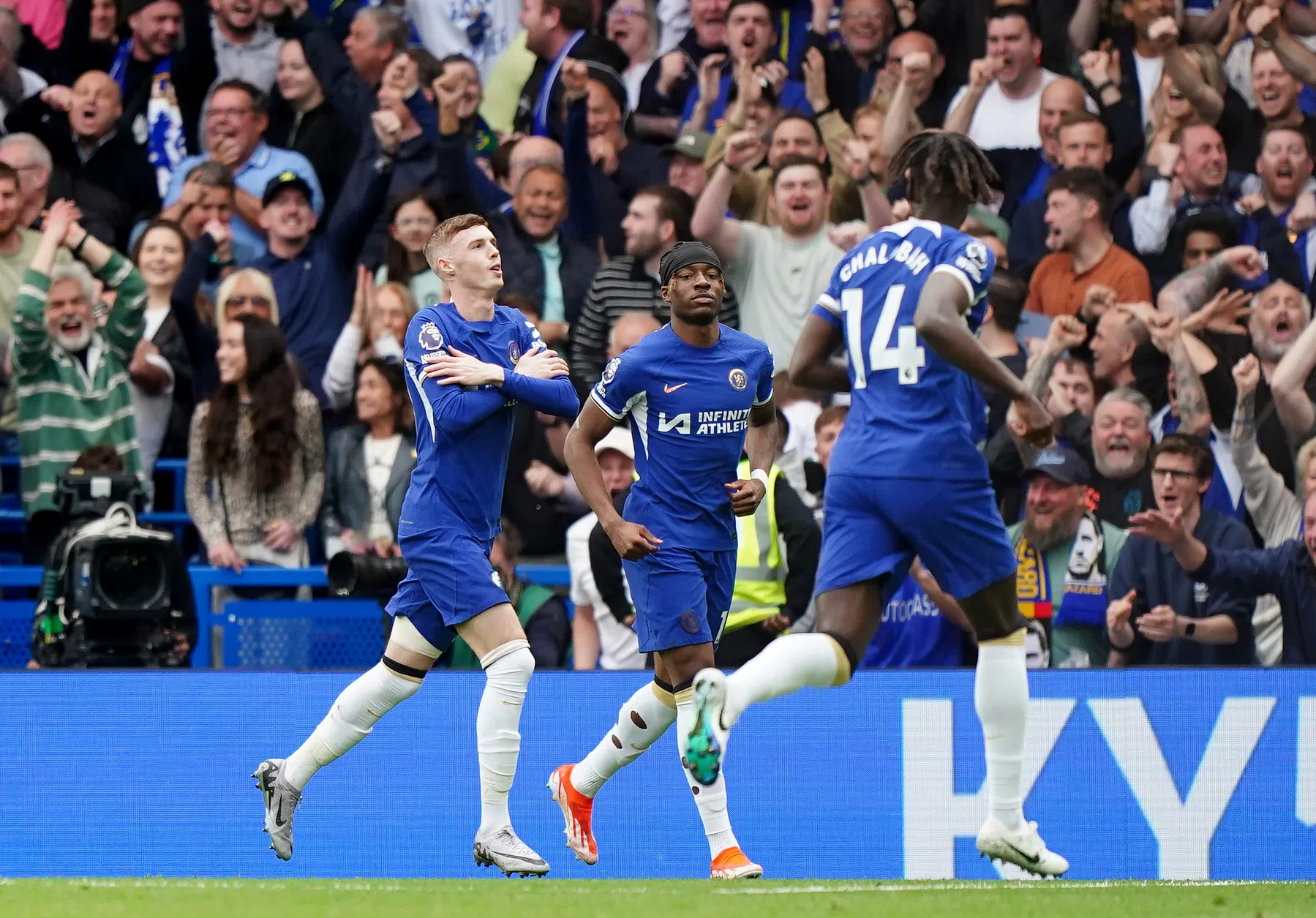 Wervelend Chelsea voert druk op Manchester United verder op