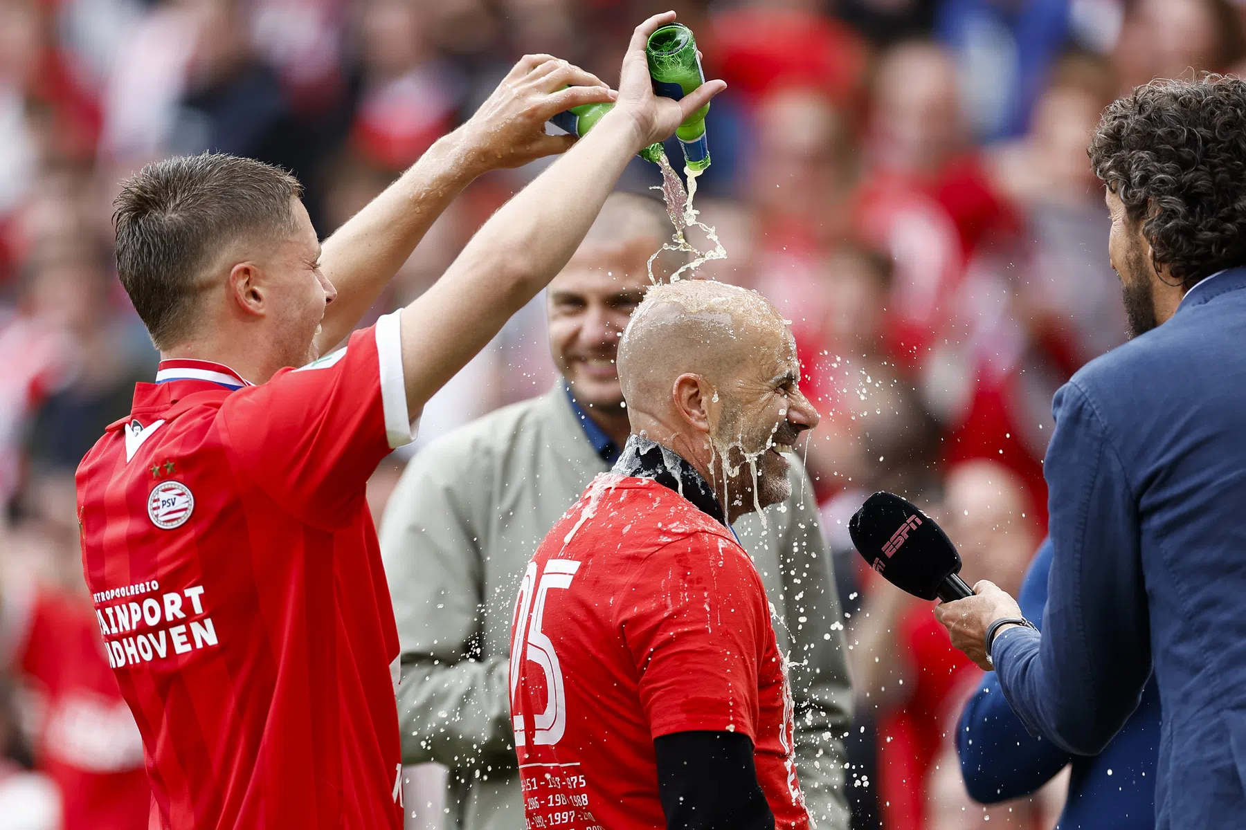 Emotionele Bosz: 'Hendrie Krüzen hoort hierbij te zijn'