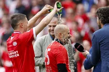 Thumbnail for article: Emotionele Bosz: 'Hendrie Krüzen hoort hierbij te zijn'