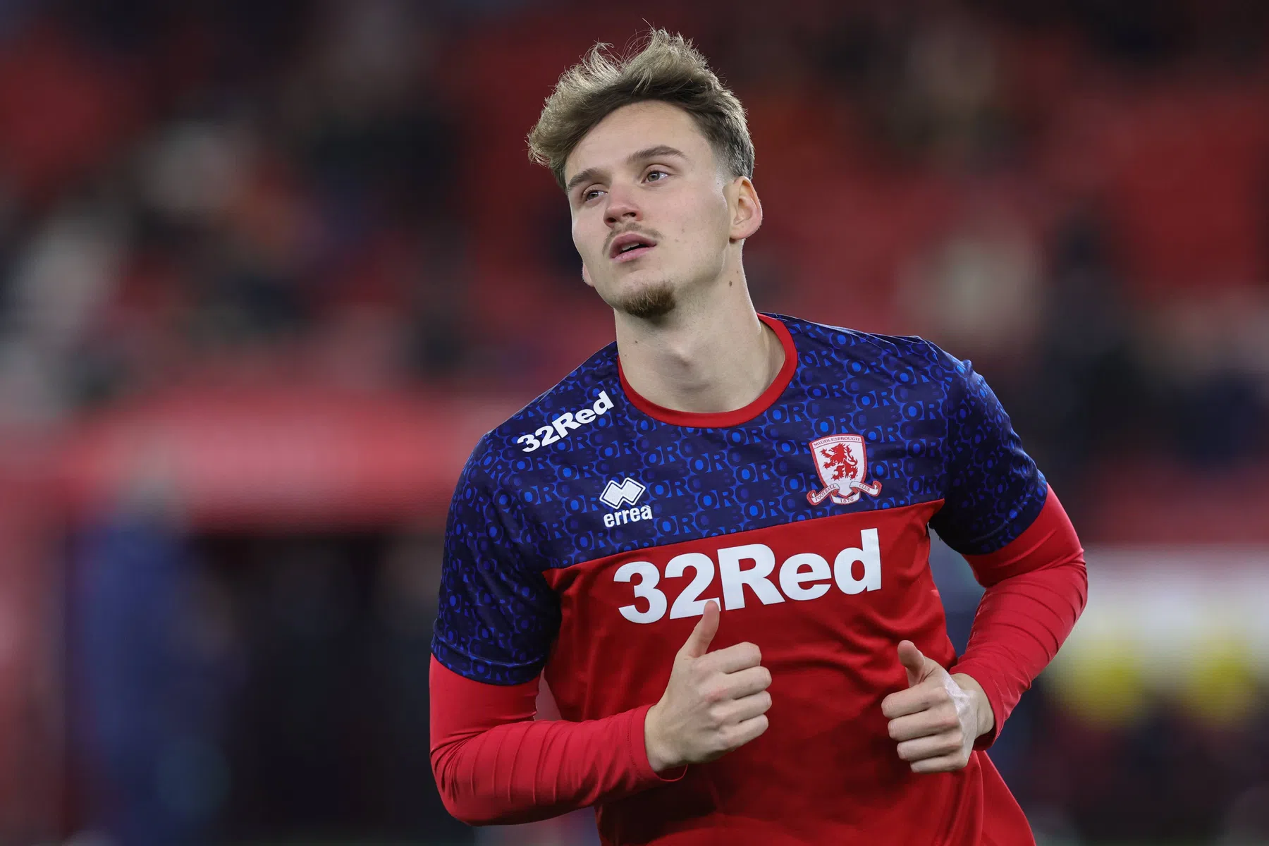Carrick én Boro-supporters lopen weg met Rav van den Berg (19)