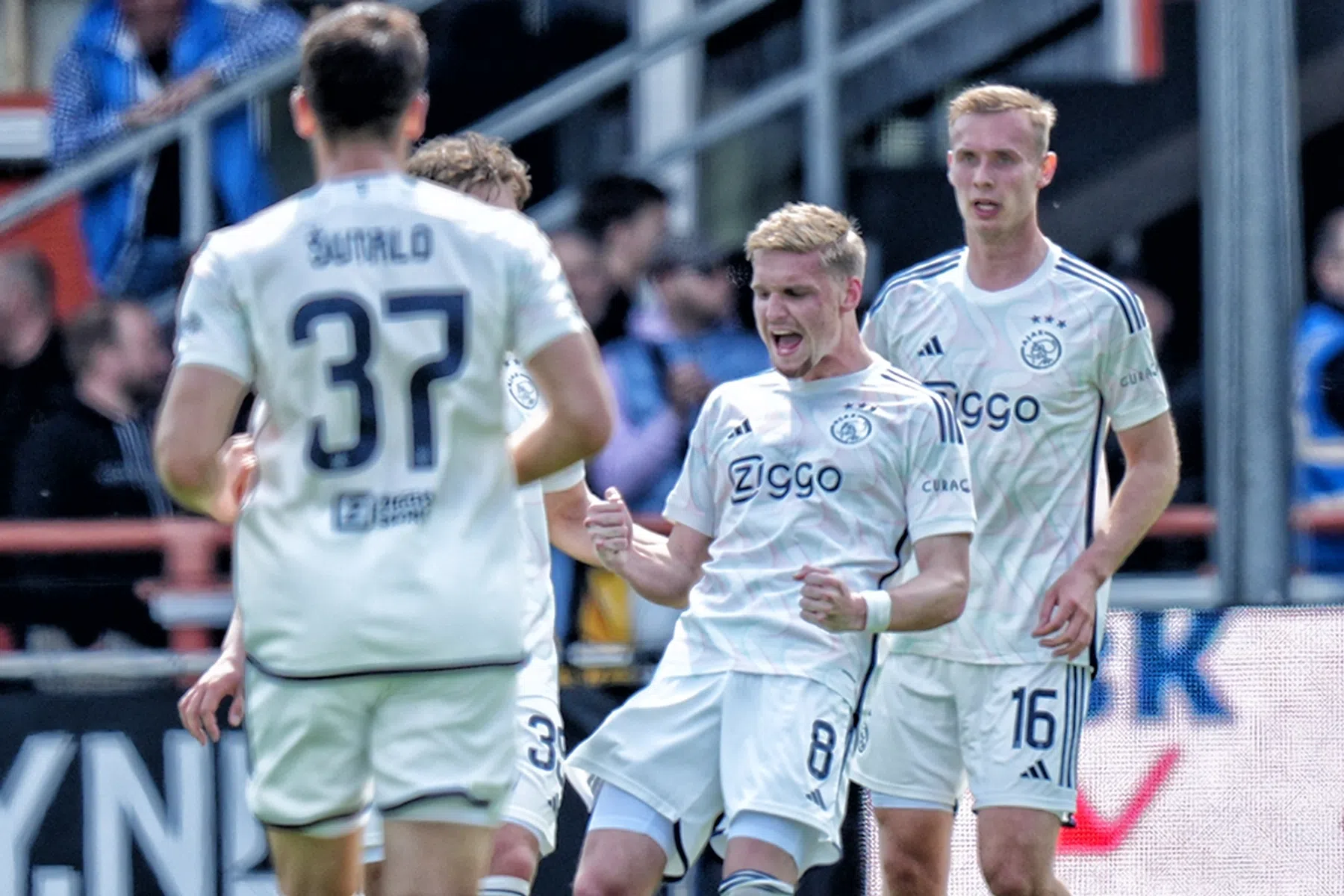 Kenneth Taylor verklaart zijn groei in rendement bij Ajax