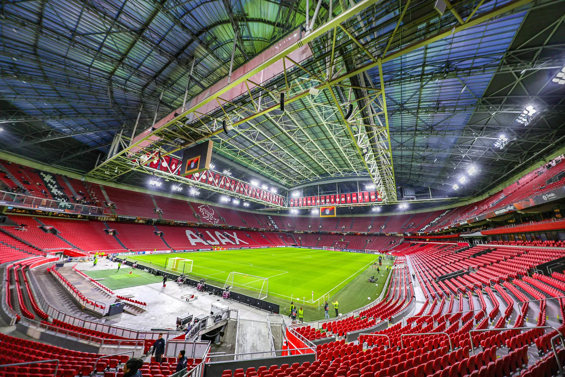 Ajax pikt Belgische doelman (16) op bij Standard Luik