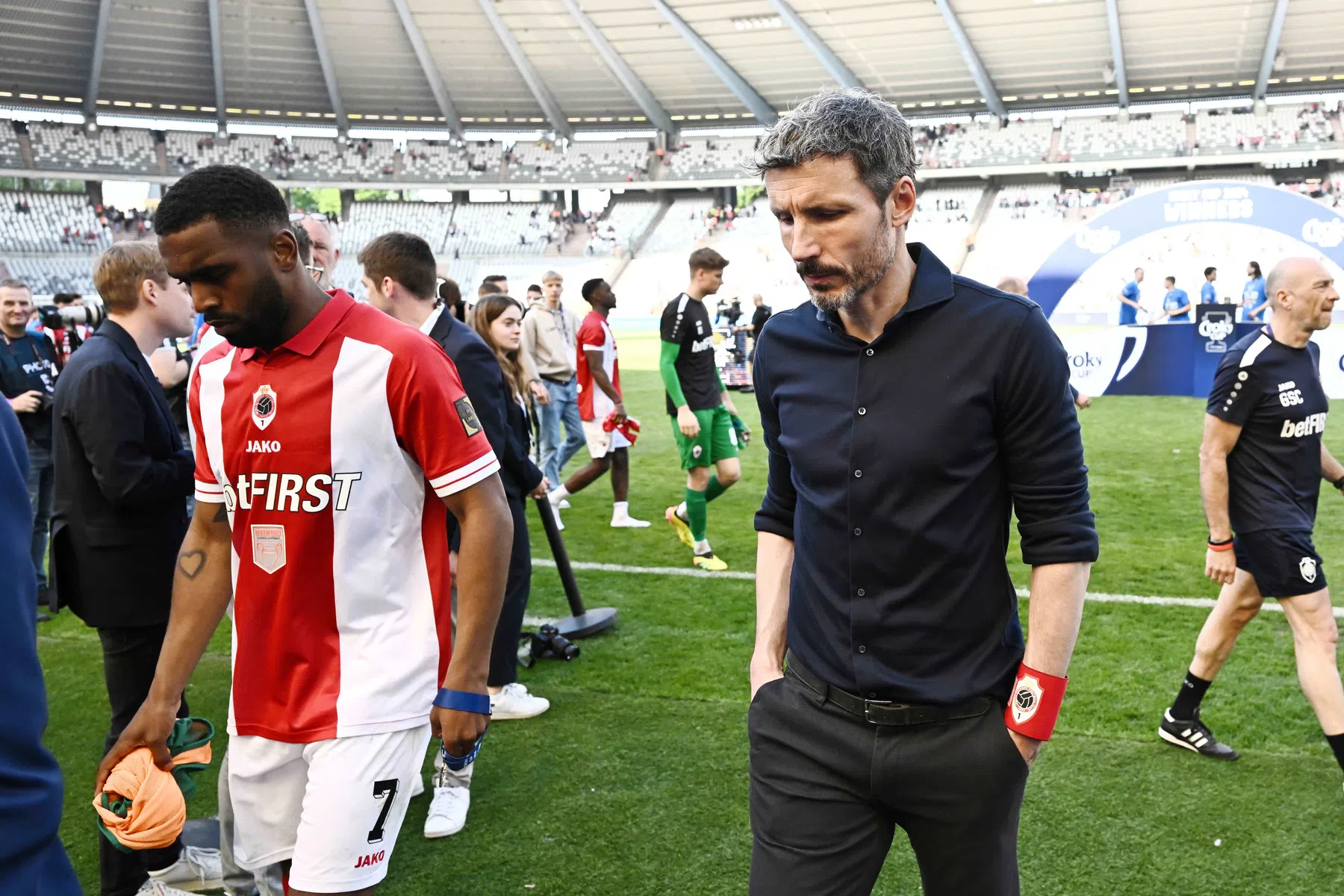 Van Bommel: 'Wie had dat gedacht, afsluiten met drie prijzen?'