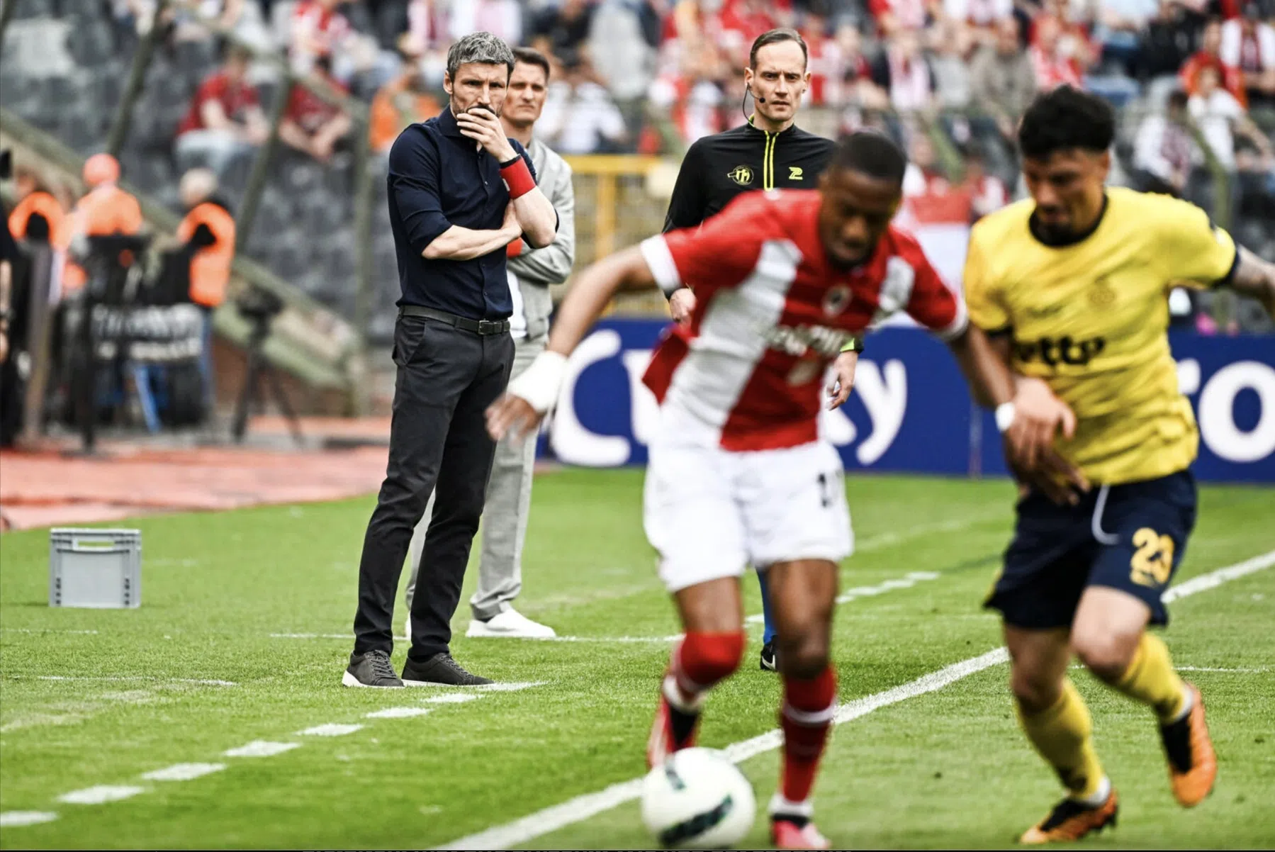 In het spoor van scheidend Antwerp-trainer Mark van Bommel